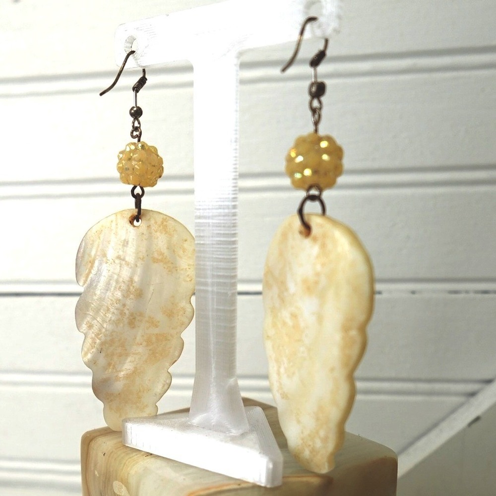Vintage Y2K Shell Earrings Ivory Long Dangle Feather Carved‎ Surf Coconut Girl